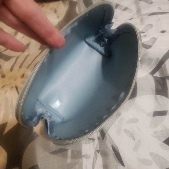 Perricone MD Pastel Blue Cosmetic Case with Brand Embossed Logo - Picture 4 of 9